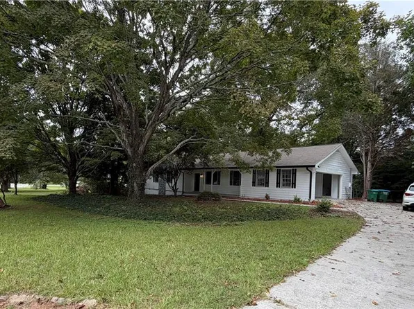 3346 San Antonio Dr, Snellville, GA 30039