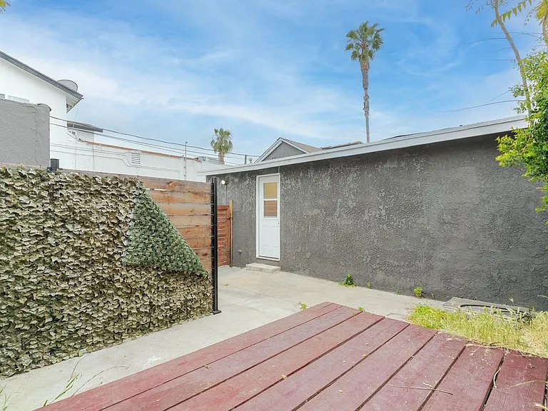 5630 Craner Ave — Photo 2