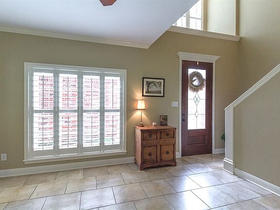 5th image of 225 Lakeview Ln