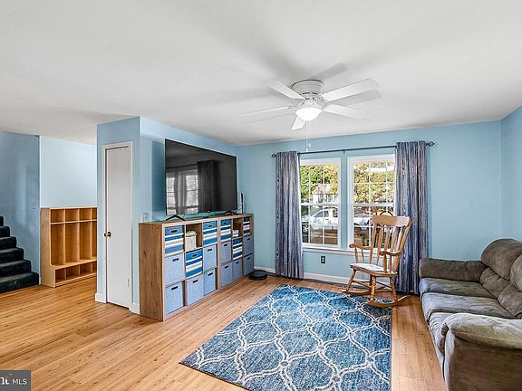 4th image of 9134 Honeysuckle Dr