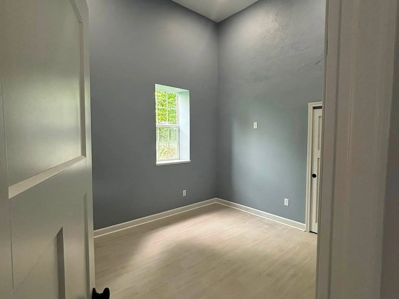 2 bed, 650 sqft, $1,350 — Photo 3