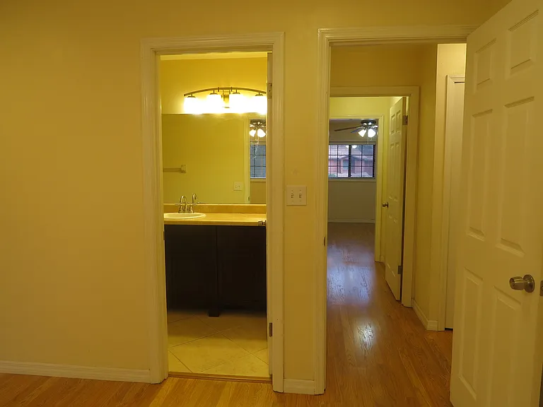 910 SW 56th Ter — Photo 17
