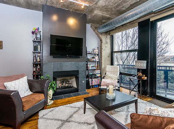 4th image of 1001 W 15th St Unit 220