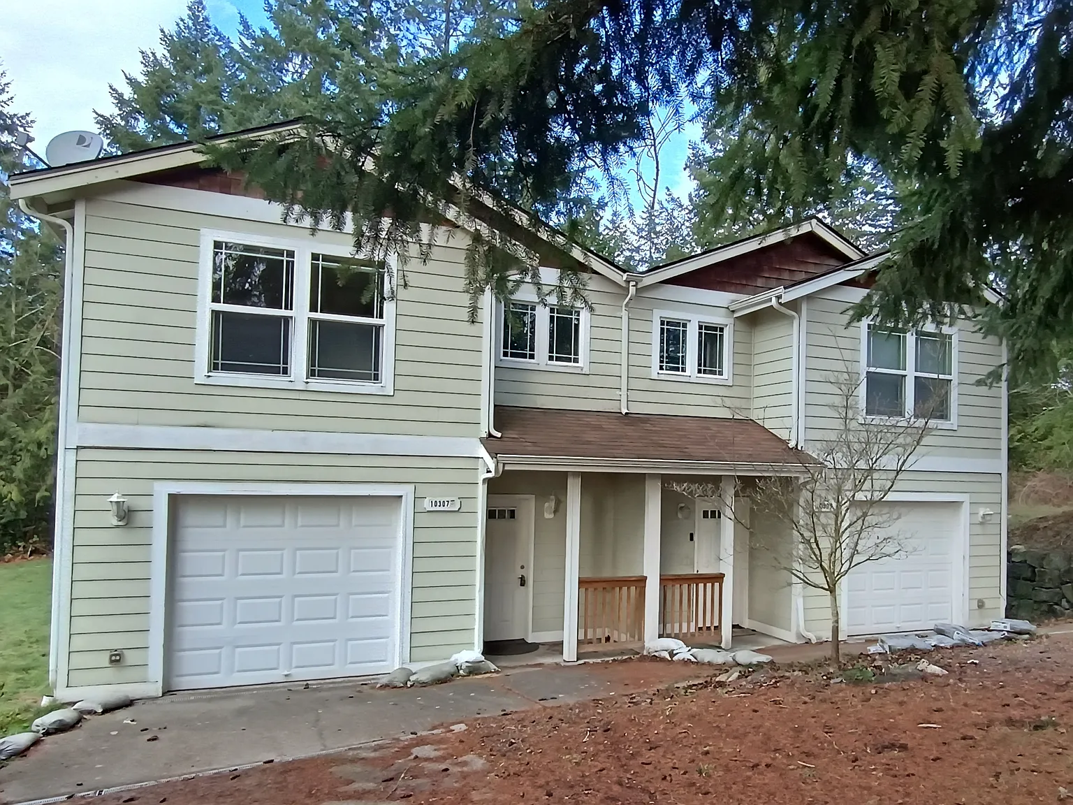 3 bed, 2.5 bath, 1442 sqft, $2,400 — Photo 1