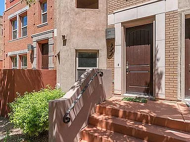 527 W 6th St — Photo 3