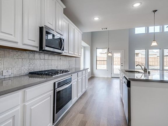 5th image of 1212 Kensington Dr