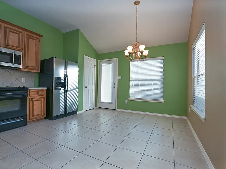 2123 Castle Gardens Ln — Photo 14