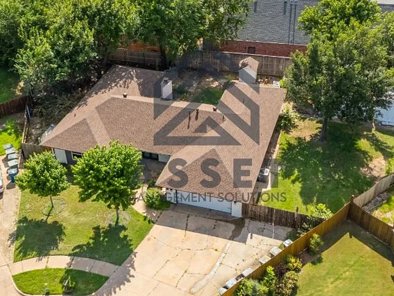 801 Cogswell Cir — Photo 30