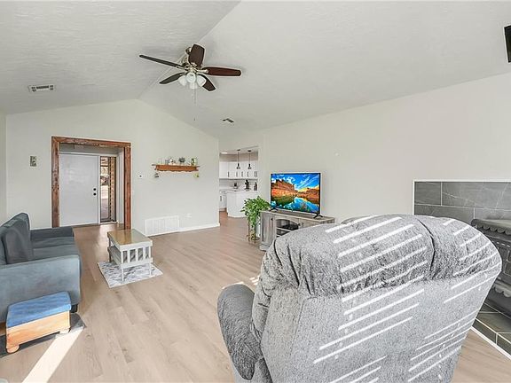 5th image of 520 N Hitchcock St