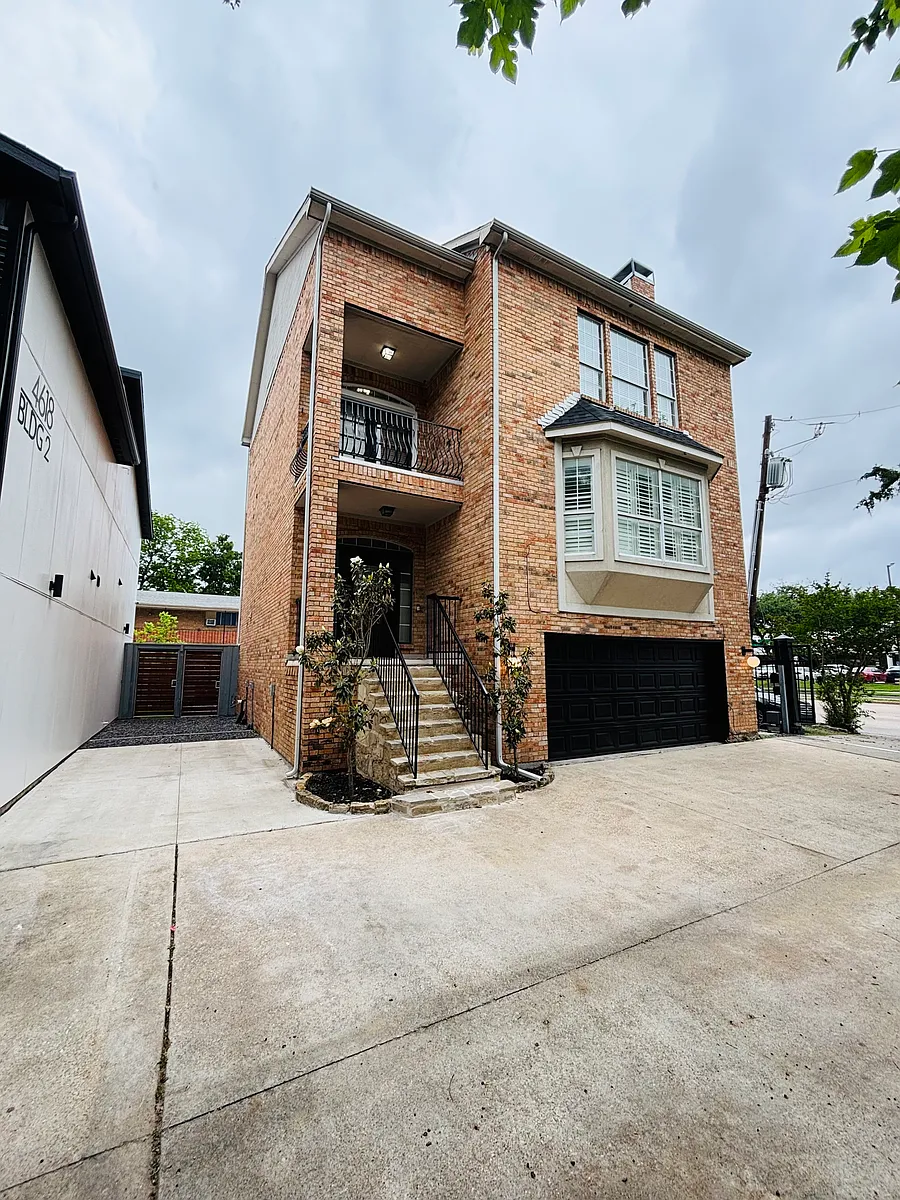 Building Photo - 4618 Columbia Ave