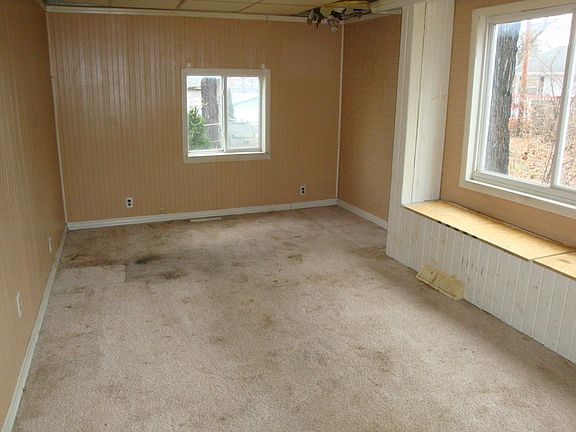 4th image of 917 N Clarendon Dr