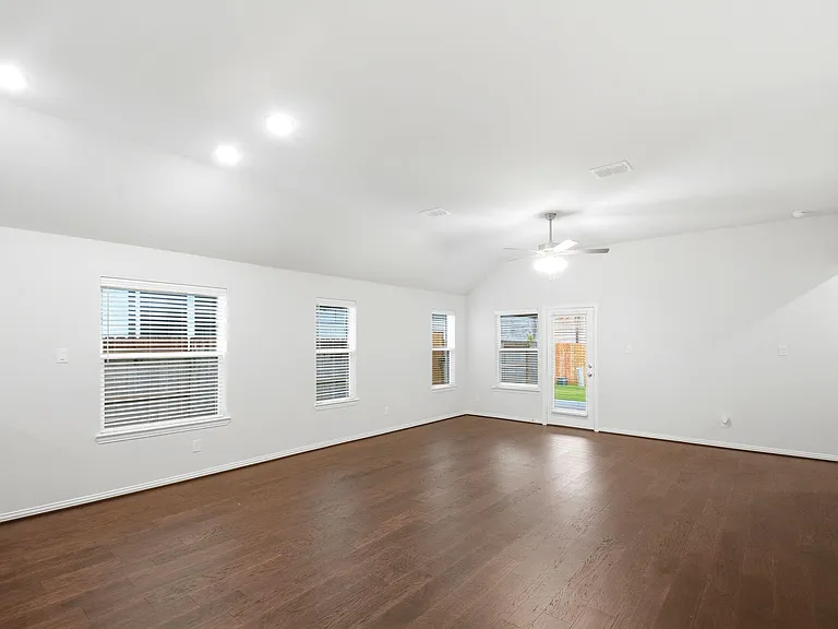2106 Villa Flora Ln — Photo 11