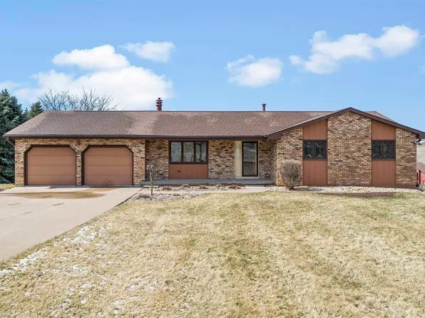 11389 Lakeview Dr, Dubuque, IA 52003