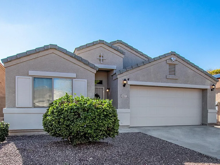 9837 W Salter Dr — Photo 3