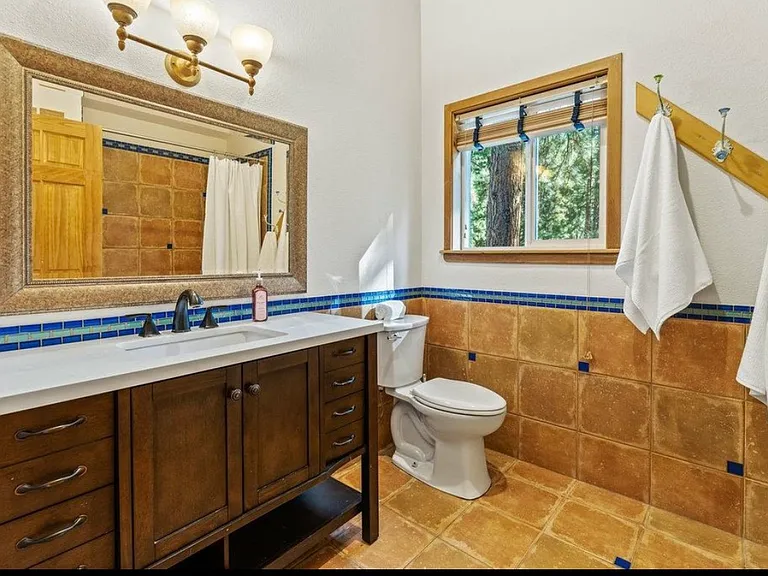 10915 Royal Crest Dr — Photo 7