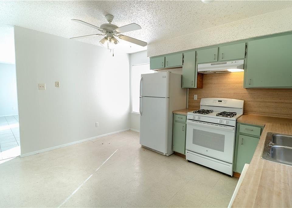 1st image of 1322 Southport Dr APT A