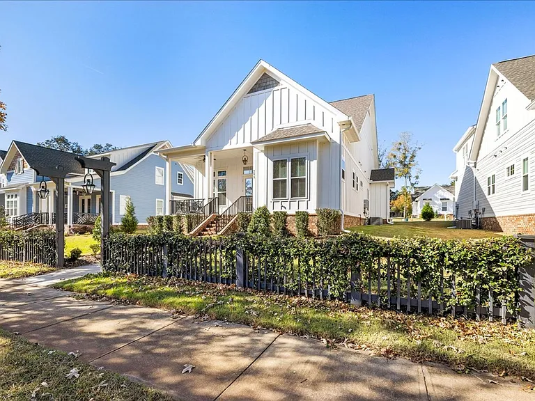 4072 Biltmore Ave — Photo 8