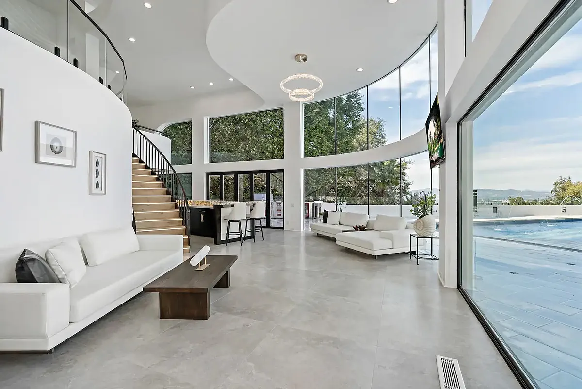 Photo 2 of 40 - 15105 Mulholland Dr - Los Angeles, CA Building Photo - 15105 Mulholland Dr