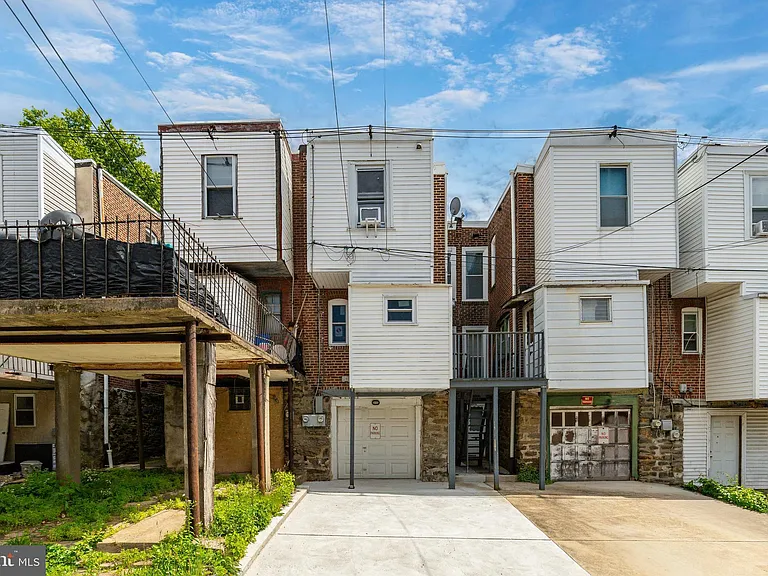 5461 W Berks St — Photo 19