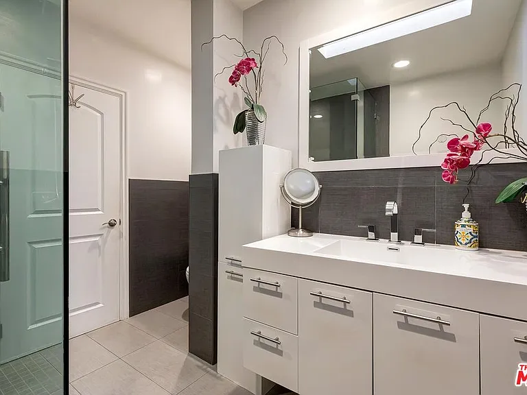 200 S Linden Dr — Photo 13