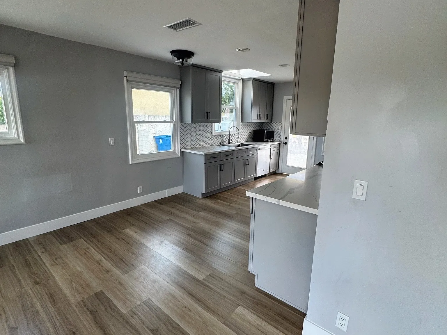 3 bed, 1.5 bath, 1222 sqft, $3,500 — Photo 2