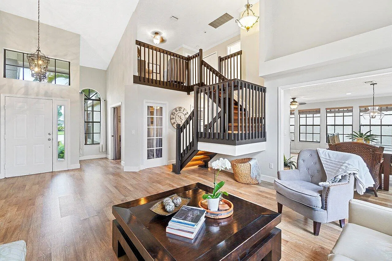 3 bed, 2.5 bath, 2082 sqft, $9,999 — Photo 3
