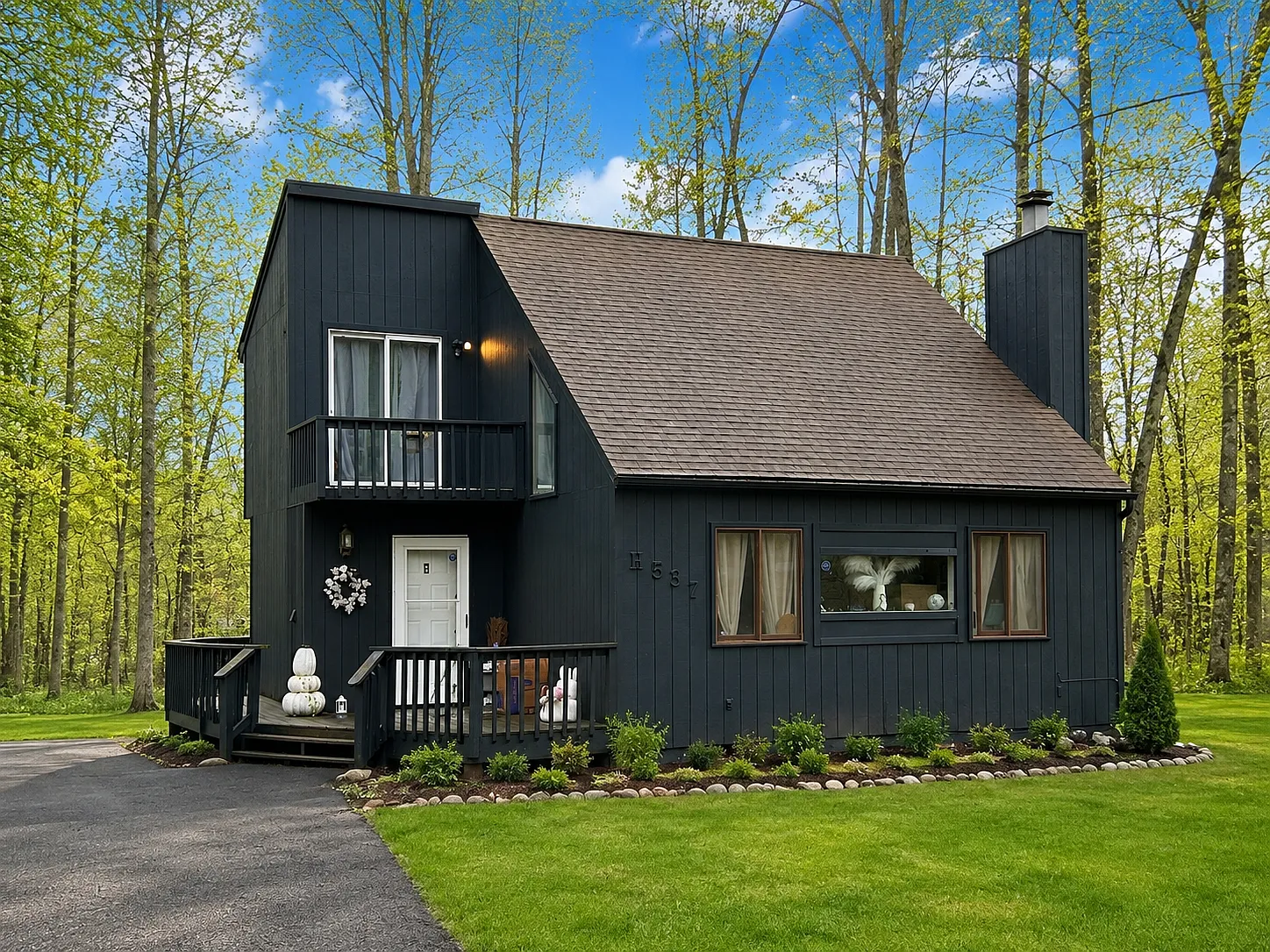 3 bed, 1.5 bath, 1060 sqft, $1,900 — Photo 1