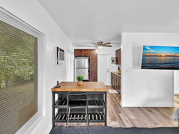 5th image of 1313 SE Street Cswy #11