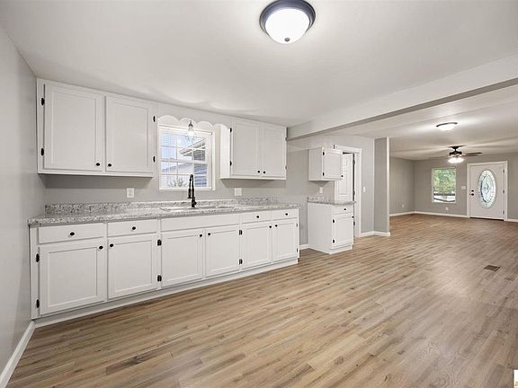 3rd image of 110 Knob Hill Rd
