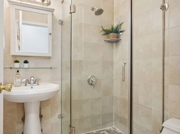 27-16 41st Avenue image 10 of 13