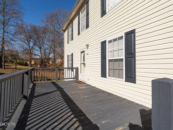 4th image of 820 Miller Ave