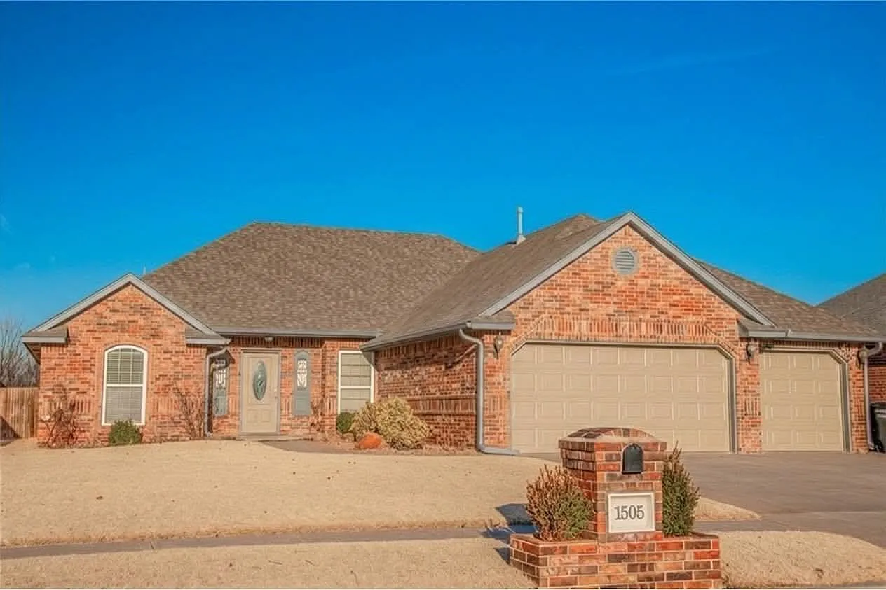 3 bed, 1932 sqft, $1,700 — Photo 1