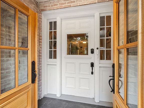 3rd image of 225 Walnut St