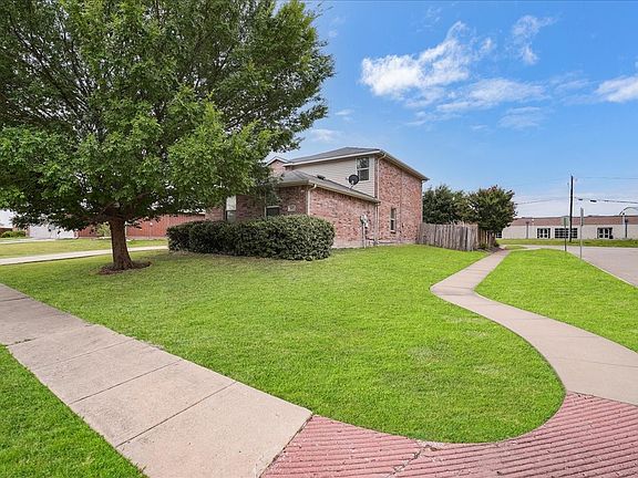 3rd image of 1417 Englewood Dr