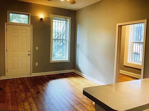 4th image of 1130 N Wolcott Ave APT 1R