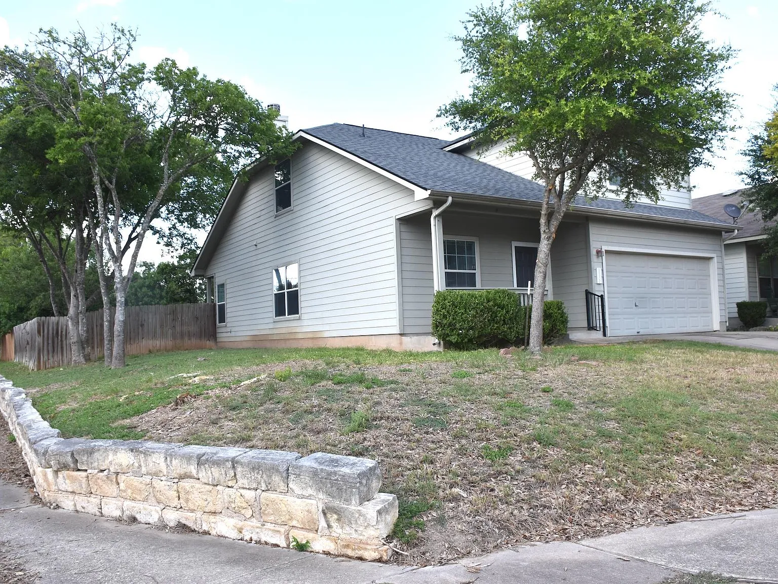 4 bed, 2.5 bath, 1813 sqft, $1,900 — Photo 2