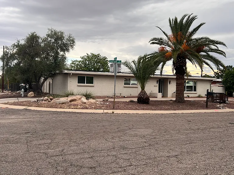 6042 E Eastland St — Photo 22