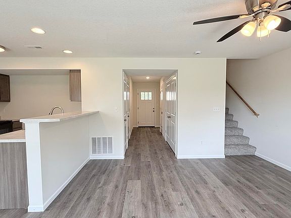 5th image of 7860 N Glen Meadow Dr #18