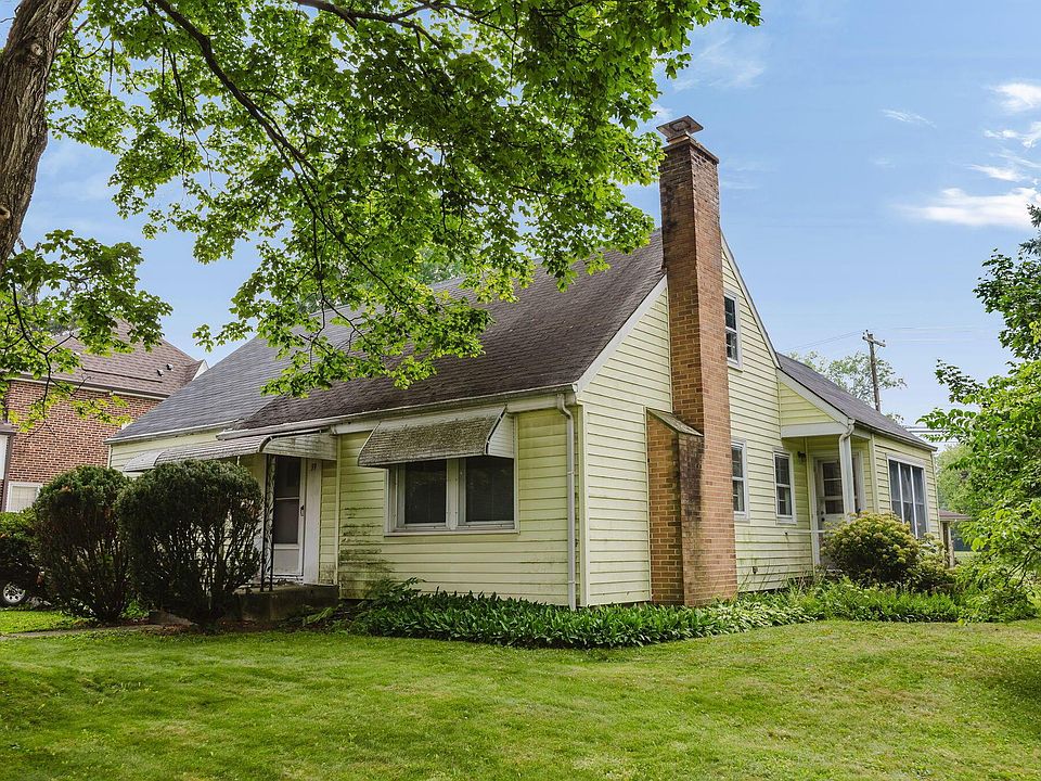 1st image of 39 Lowell Rd