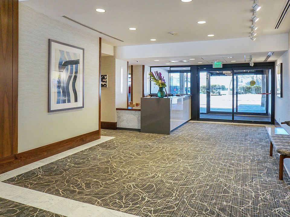 Lobby & concierge Desk (24/7)