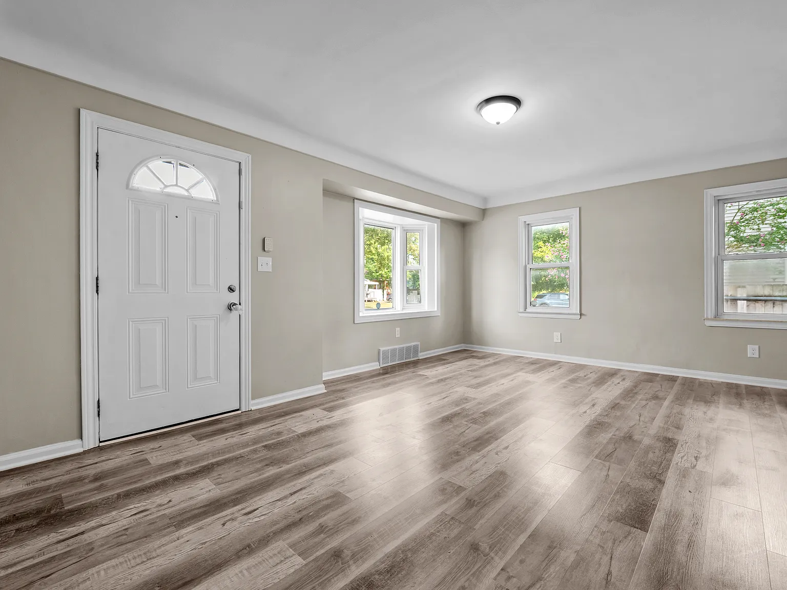 2 bed, 755 sqft, $2,000 — Photo 4