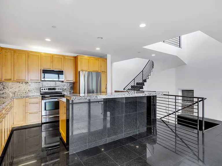 384 Loma Ter — Photo 10