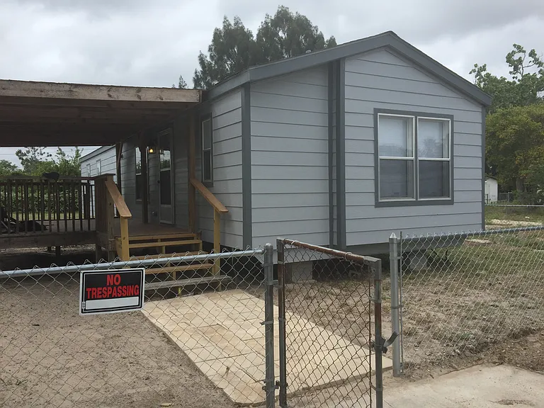 2926 Caprice Dr — Photo 1