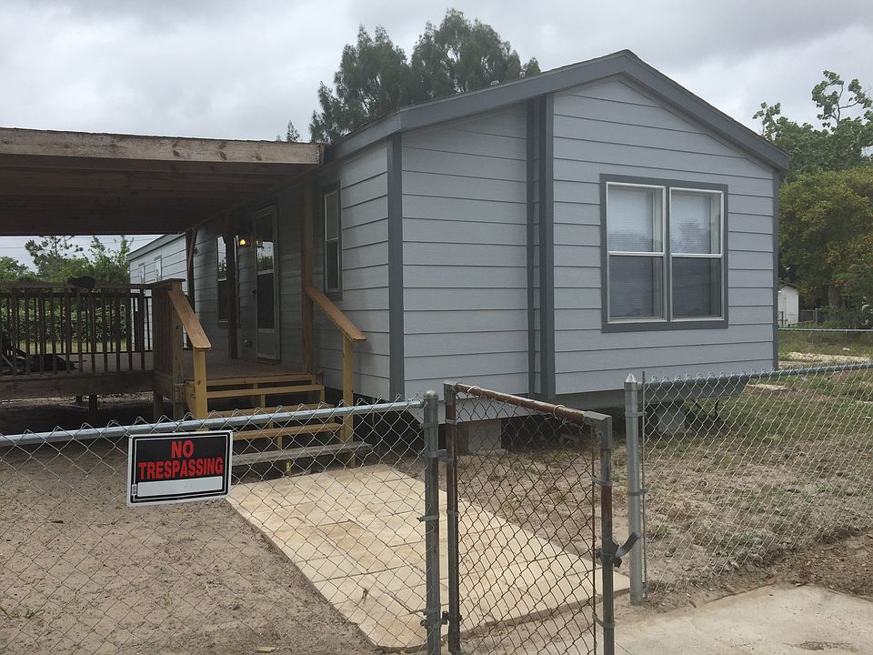 1st image of 2926 Caprice Dr