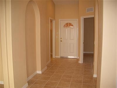 Front entry / hallway