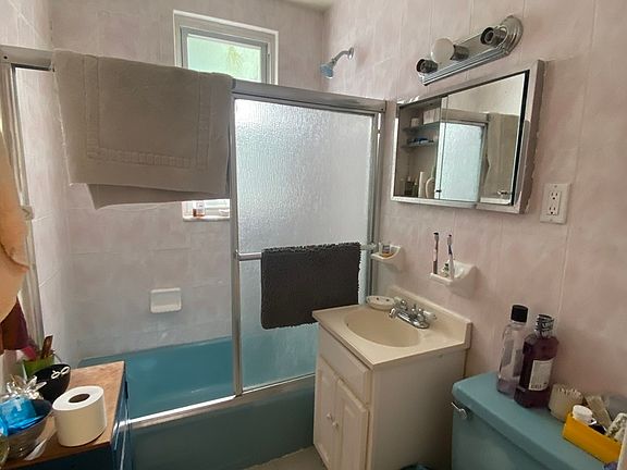 2nd image of 3959 44th St #2R