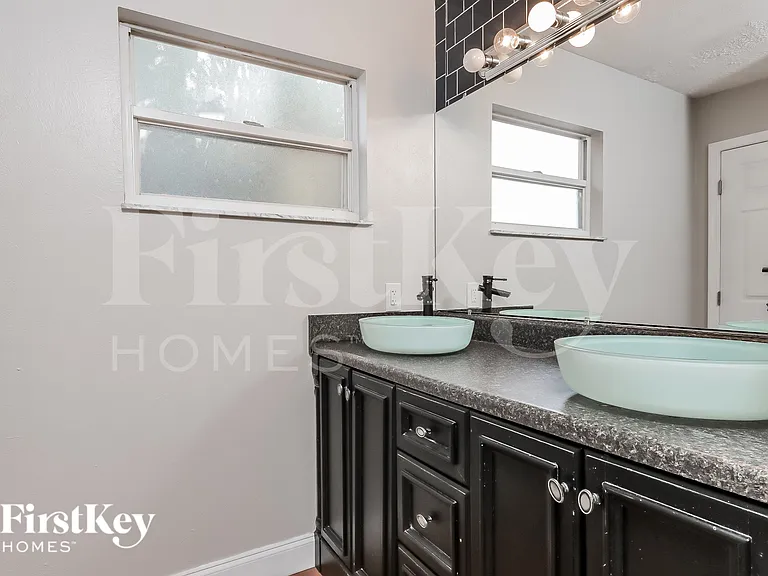 1158 SW Hunnicut Ave — Photo 11