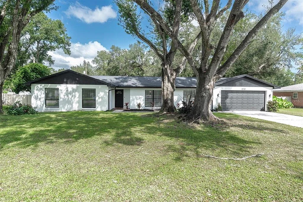 4 bed, 2.0 bath, 1994 sqft, $3,200 — Photo 1
