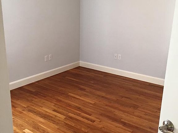 4th image of 205 W Columbia Ave