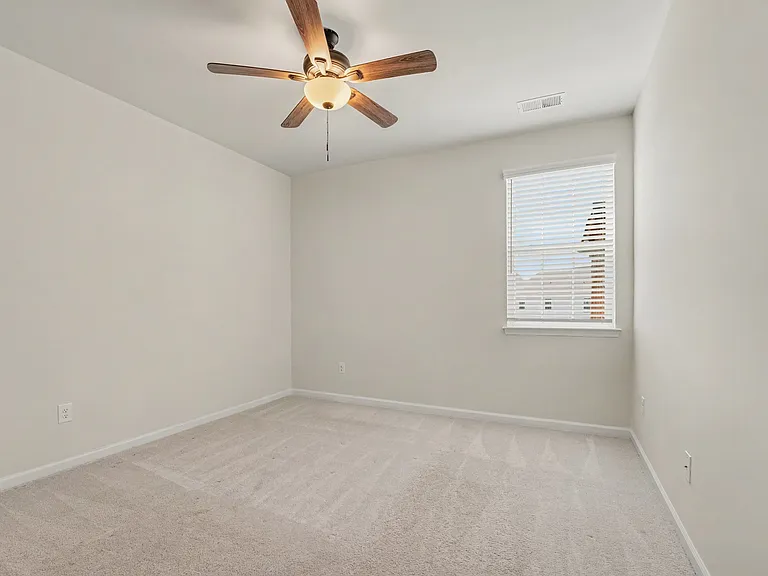 214 Kennerly Center Dr — Photo 16